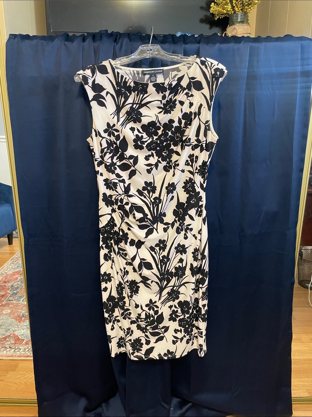 American Living Black & White Floral figure flattering Sheath Dress
